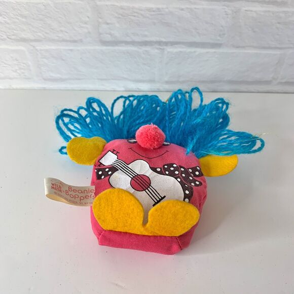 Coty Wild Musk Beanie Boppers Plush 1980s Sachet Russ Berrie White Guitar Pink - Picture 7 of 8